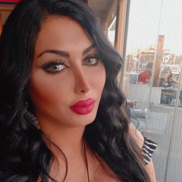 مرحبا انا اسمي تالا شيميل عربية اقدم مساج مريح للجسم بوث بوتوم توب للمزيد من الاستفسار الرجاء التواصل على الواتس اب للاشخاص الجادة فقط