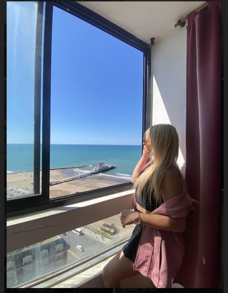 Nombre: Jazmín 
Edad: 23 años
Un placer mis amores  una chica trans súper natural el trato es recíproco doy lo que recibo solo para hombres exigentes de buen gusto  caballeros   y que tengan en claro que la higiene es lo fundamental doy turnos programados y casi ilimitados.
Completamente real lo podés comprobar personalmente es más algunos halagos y mucho de los tantos Es que soy más linda en persona así que vení a conocerme y no te quedes con las ganas soy ACTIVA o PASIVA el arancel no es charlable como tampoco estoy para el boludeo automáticamente serán bloqueados es mi trabajo respetar si querés ser respetado la educación por sobre todas las cosas y bueno ni Hablemos del lindo sexo que podemos tener te espero siempre toda Insaciable y lista para encendernos al máximo 💝🔥