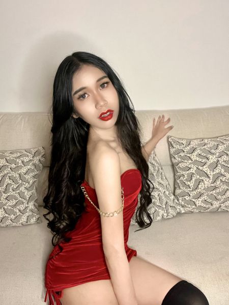 I'm Alice 20 years old from Thailand 🇹🇭 
a sexy teenager with medium-big breasts and a pink nipple, big butt and totally natural, you just have to touch it to believe it💗🇧🇭
I am located in 📍Jufair 