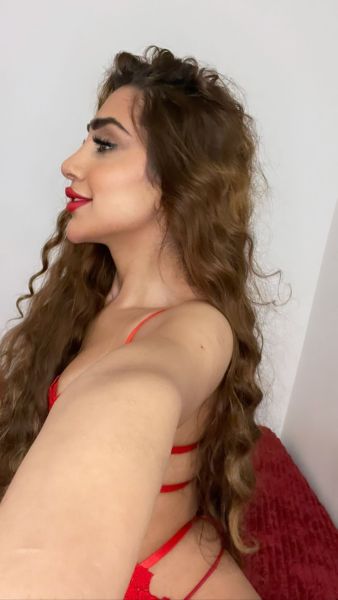 hallo ich bin jenni ich bin 21 jahr alt ich komme aus libanon ich bin 1.73 schlank mit große schwanz 20cm 
mein service ist:
blassen ohne kondom fiken mit kondom ich bin aktiv und passiv kussen lecken alles dabei 
mein preis ist st200 halb st150