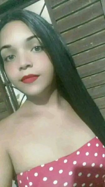 Prazer amores! Me chamo Mirela sou uma linda trans simpática e gostosa. Que tal gozar bem gostoso comigo sem sair de casa? Faço chamada de vídeo e packs bem safadinha mostro tudo sou sem frescura, e não se preocupe que não vou enganar ou bloquear você aqui o serviço é garantido! É só chamar no WhatsApp que combinamos direitinho, bjs.